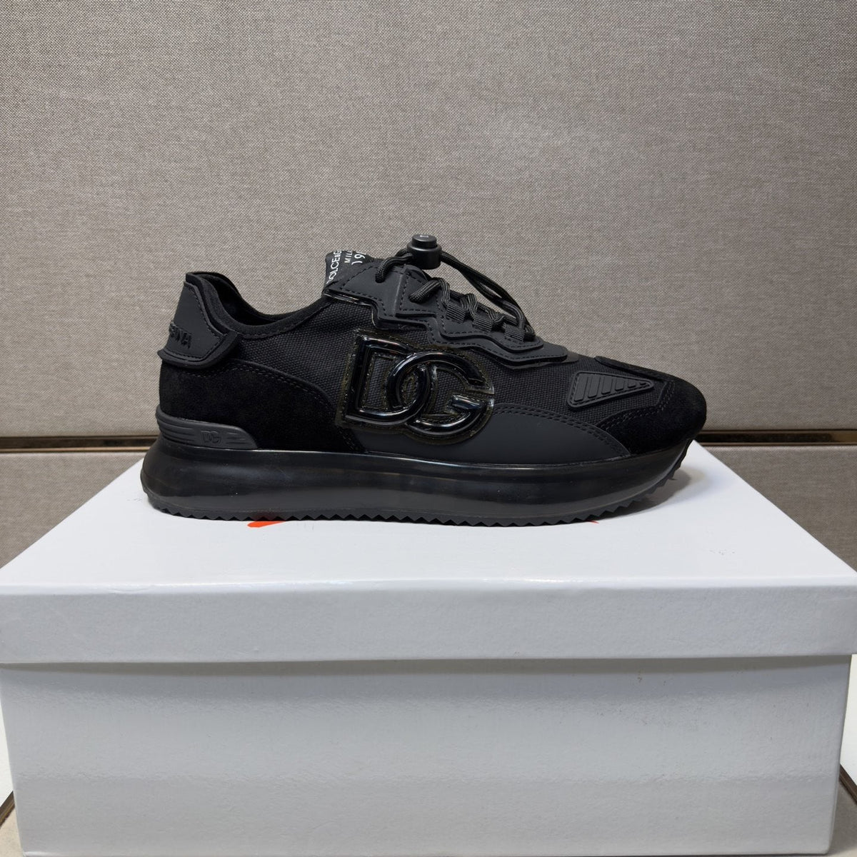 Dolce & Gabbana Black Logo Low-Top Sneakers — hero