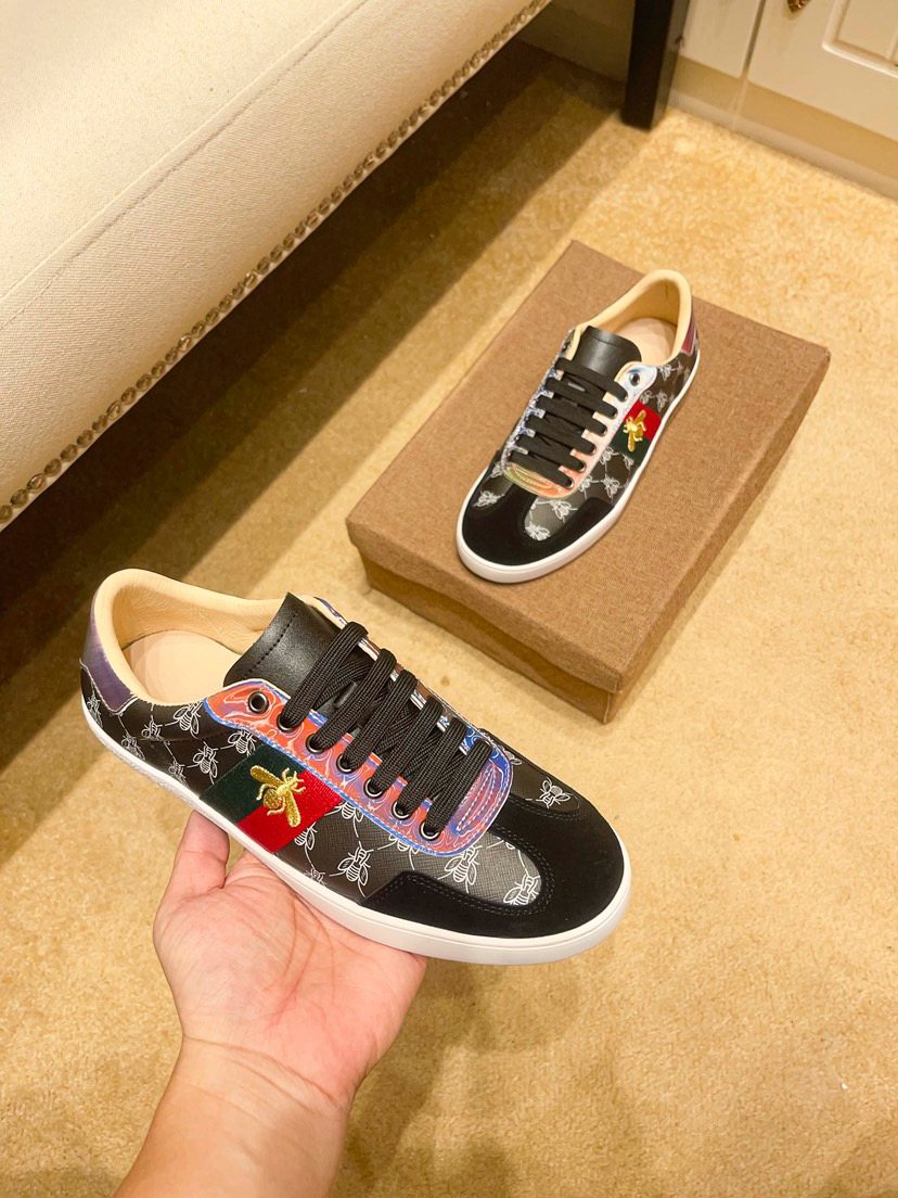 Black Multicolor Pattern Low-Top Sneakers — model