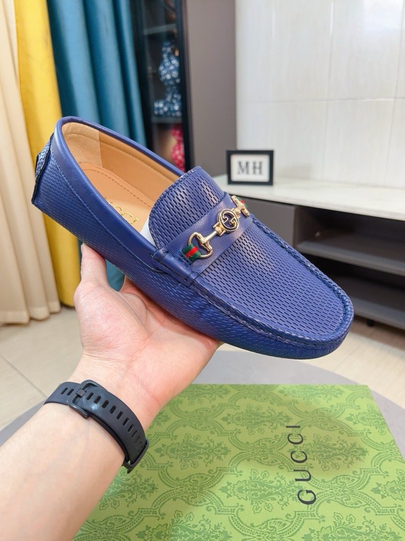Gucci Blue Textured Hardware Loafers — front