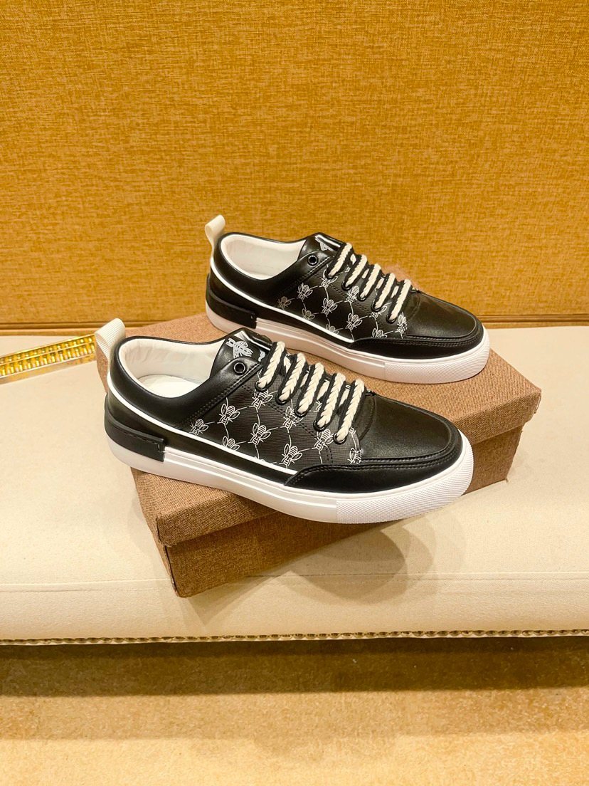 Black and Gray Patterned Low-Top Sneakers — hero