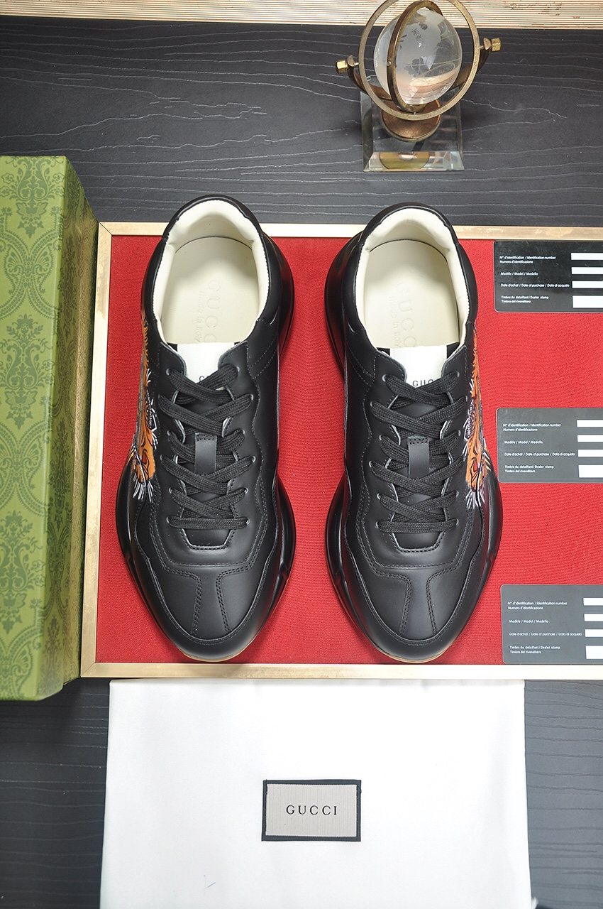 Gucci Tiger Graphic Low-Top Sneakers — front