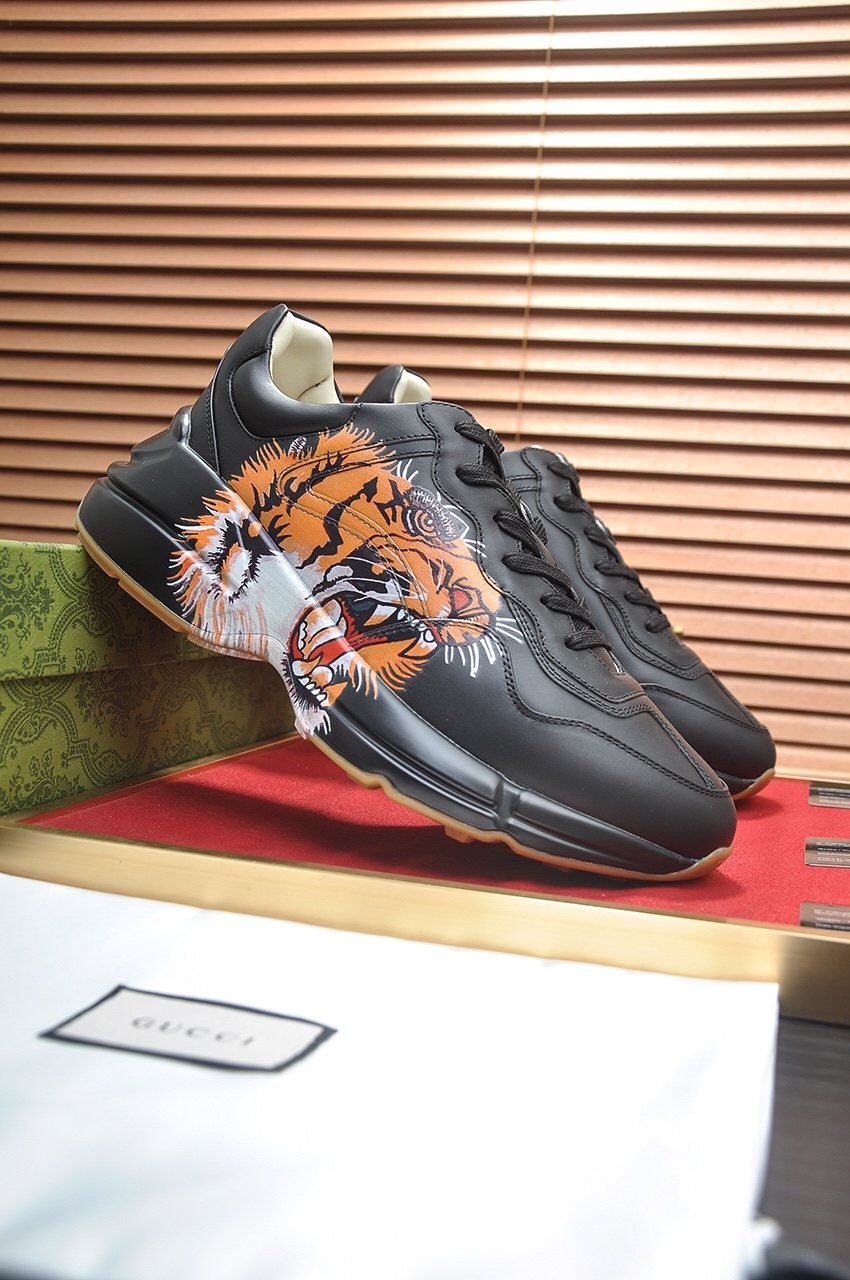Gucci Tiger Graphic Low-Top Sneakers — hero