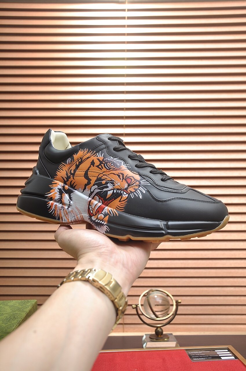 Gucci Tiger Graphic Low-Top Sneakers — side