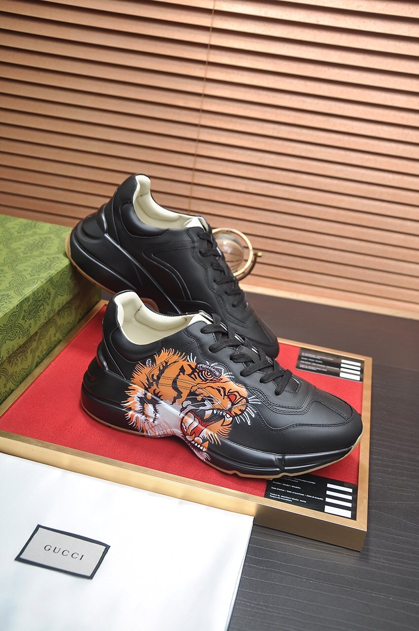 Gucci Tiger Graphic Low-Top Sneakers — side