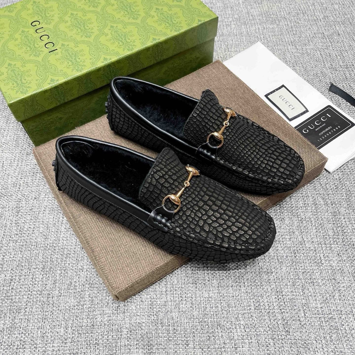 微商相册测试鞋子-Gucci Black Textured Horsebit-Style Loafers — hero