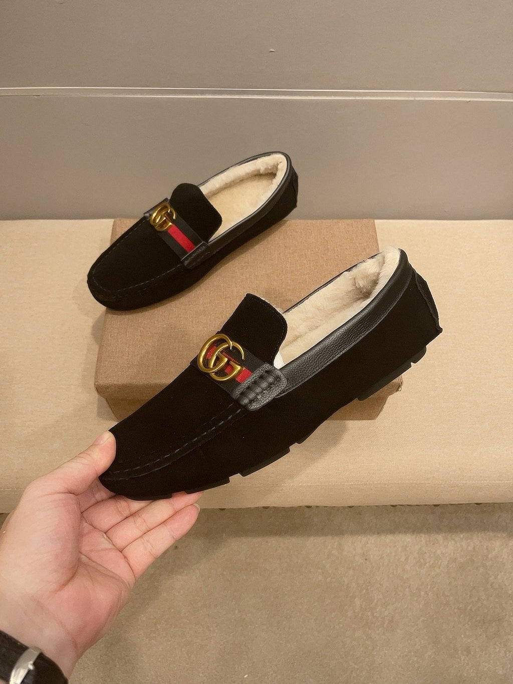 微商相册测试鞋子-Gucci Black Stripe Plush-Lined Loafers — side