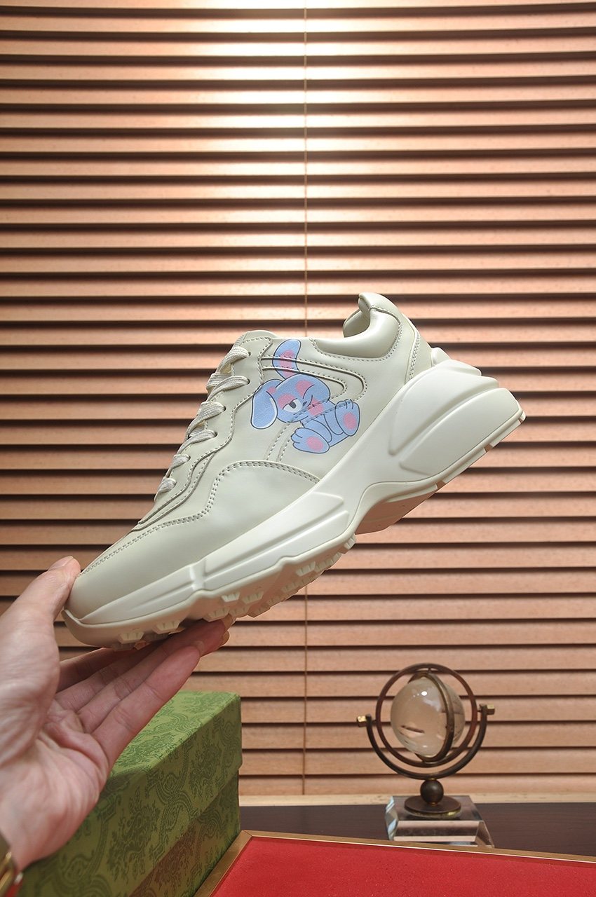 Gucci Cream Graphic Sneakers — model