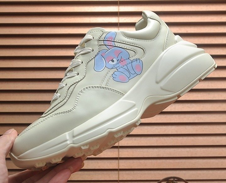 Gucci Cream Graphic Sneakers — front