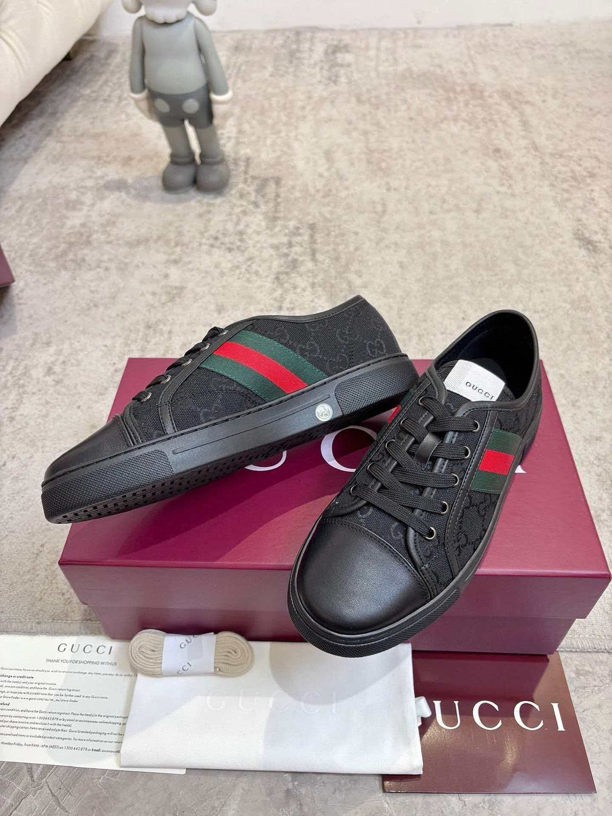 Gucci Stripe Low-Top Sneakers — front