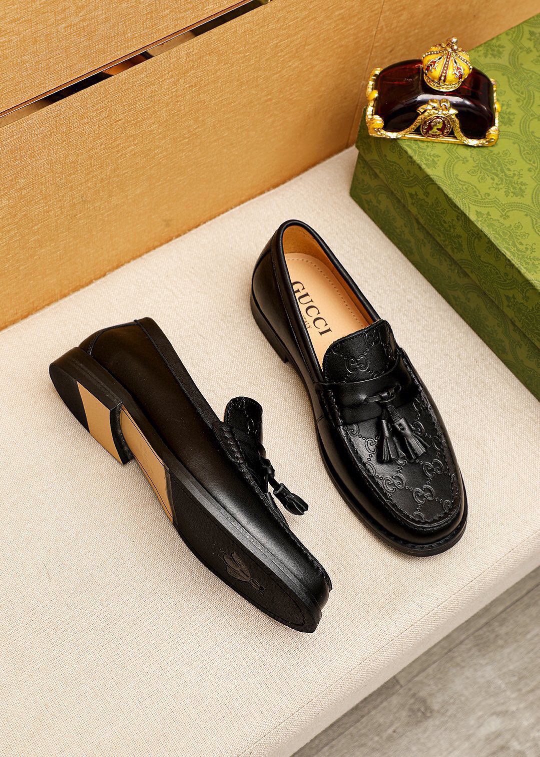 微商相册测试鞋子-Gucci Black Tassel Loafers — side