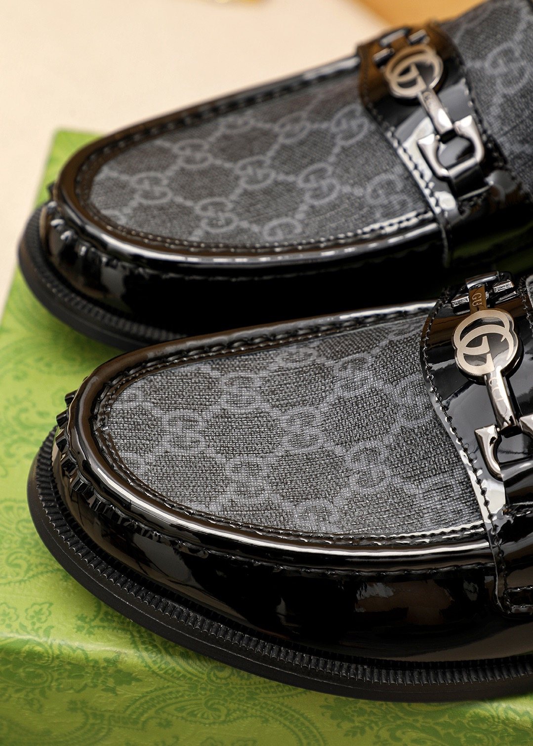 Gucci Black and Gray Metal Bit Loafers — detail