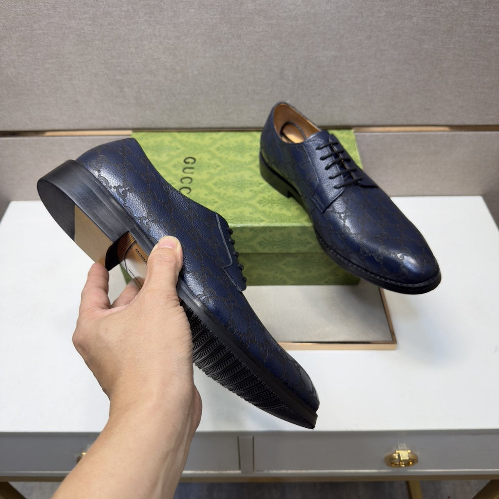 Gucci Navy Lace-Up Shoes — detail