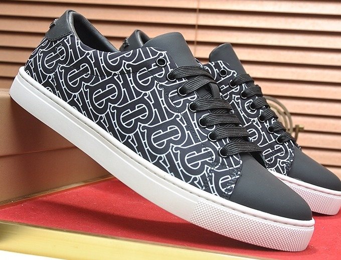 Burberry Black Pattern Low-Top Sneakers — front
