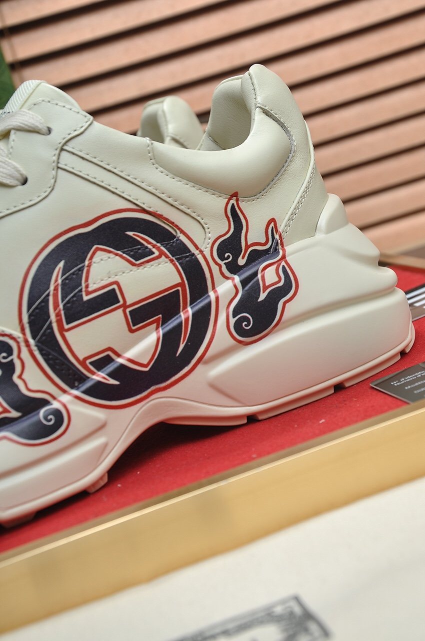 Gucci Off-White Emblem Sneakers — detail