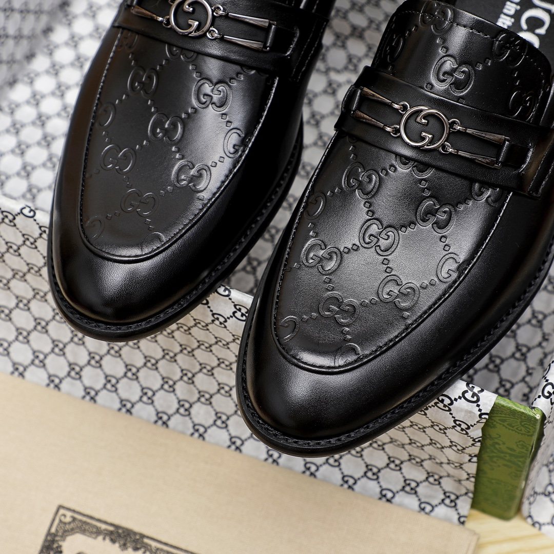 Gucci Black Textured Slip-On Loafers — detail