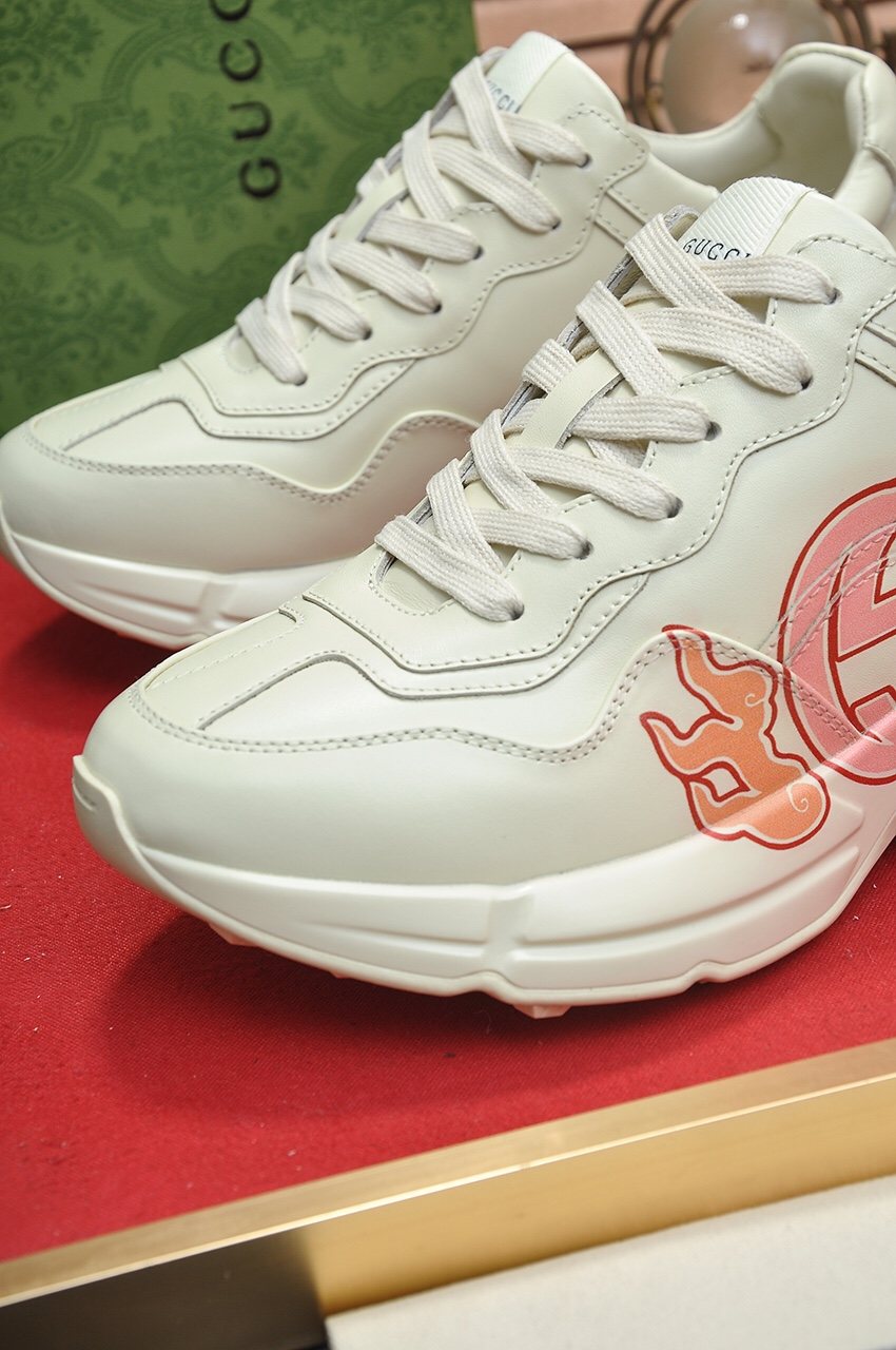 Gucci Cream White Peach Graphic Sneakers — detail