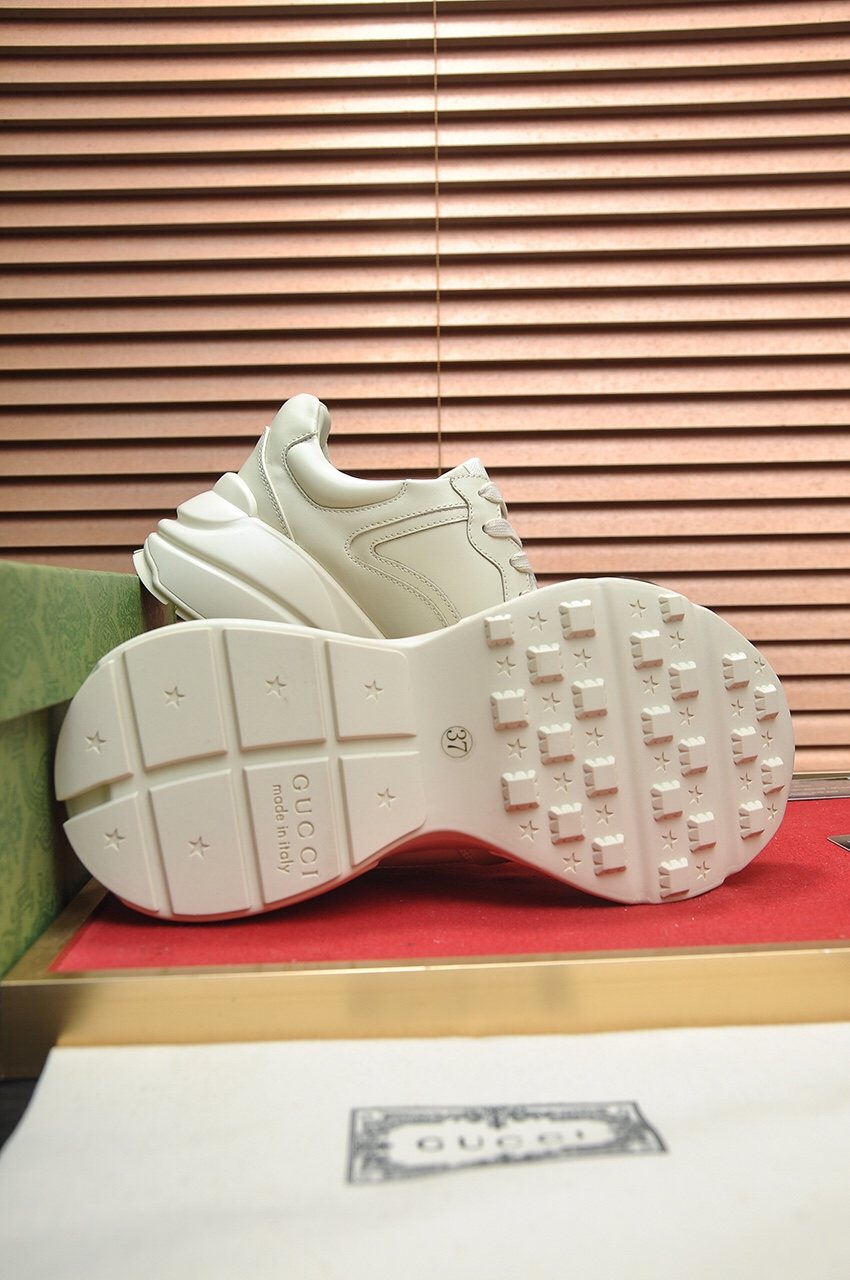 Gucci Cream White Peach Graphic Sneakers — detail