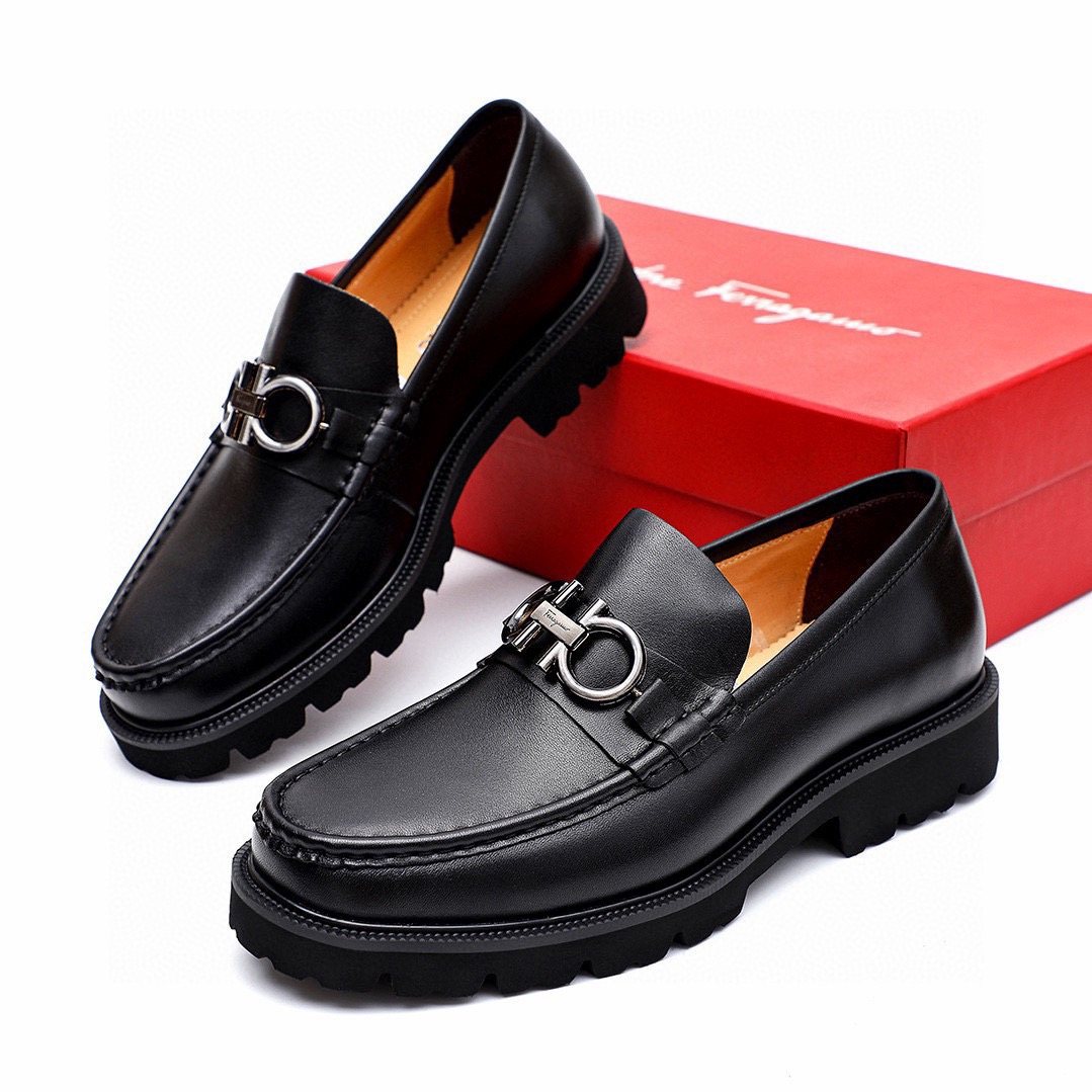 微商相册测试鞋子-Ferragamo Black Lug Sole Bit Loafers — front