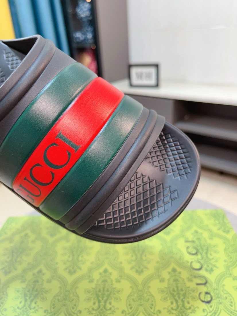 Gucci Striped Slide Sandals — detail