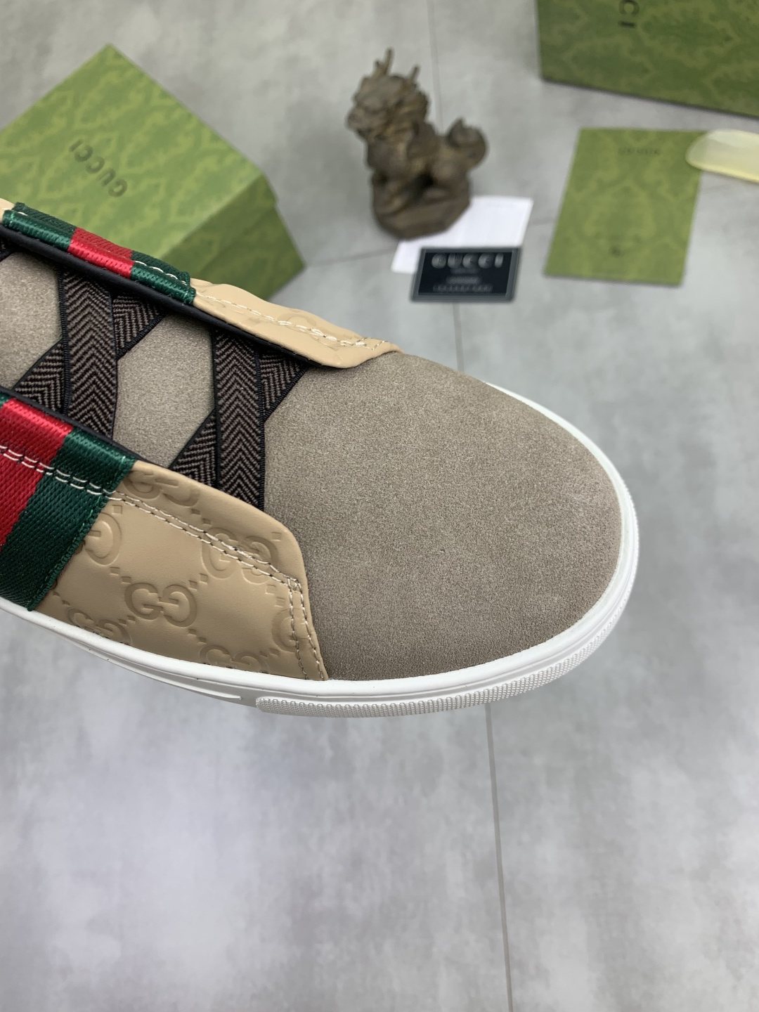 微商相册测试鞋子-Gucci Green-Red Stripe Slip-On Sneakers — detail