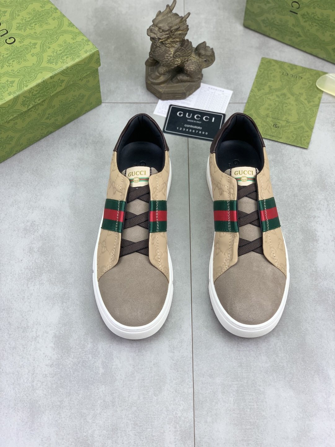 微商相册测试鞋子-Gucci Green-Red Stripe Slip-On Sneakers — front