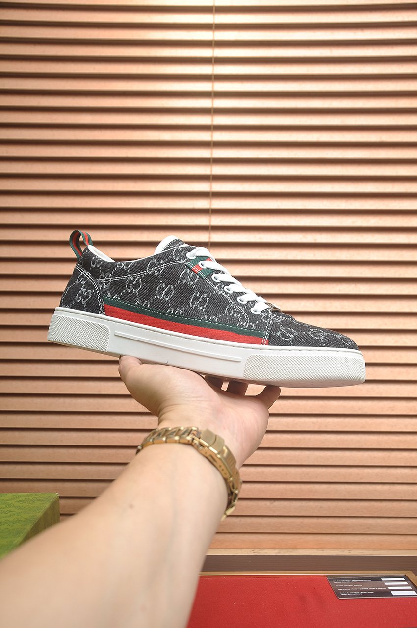 Gucci Stripe Low-Top Sneakers — side