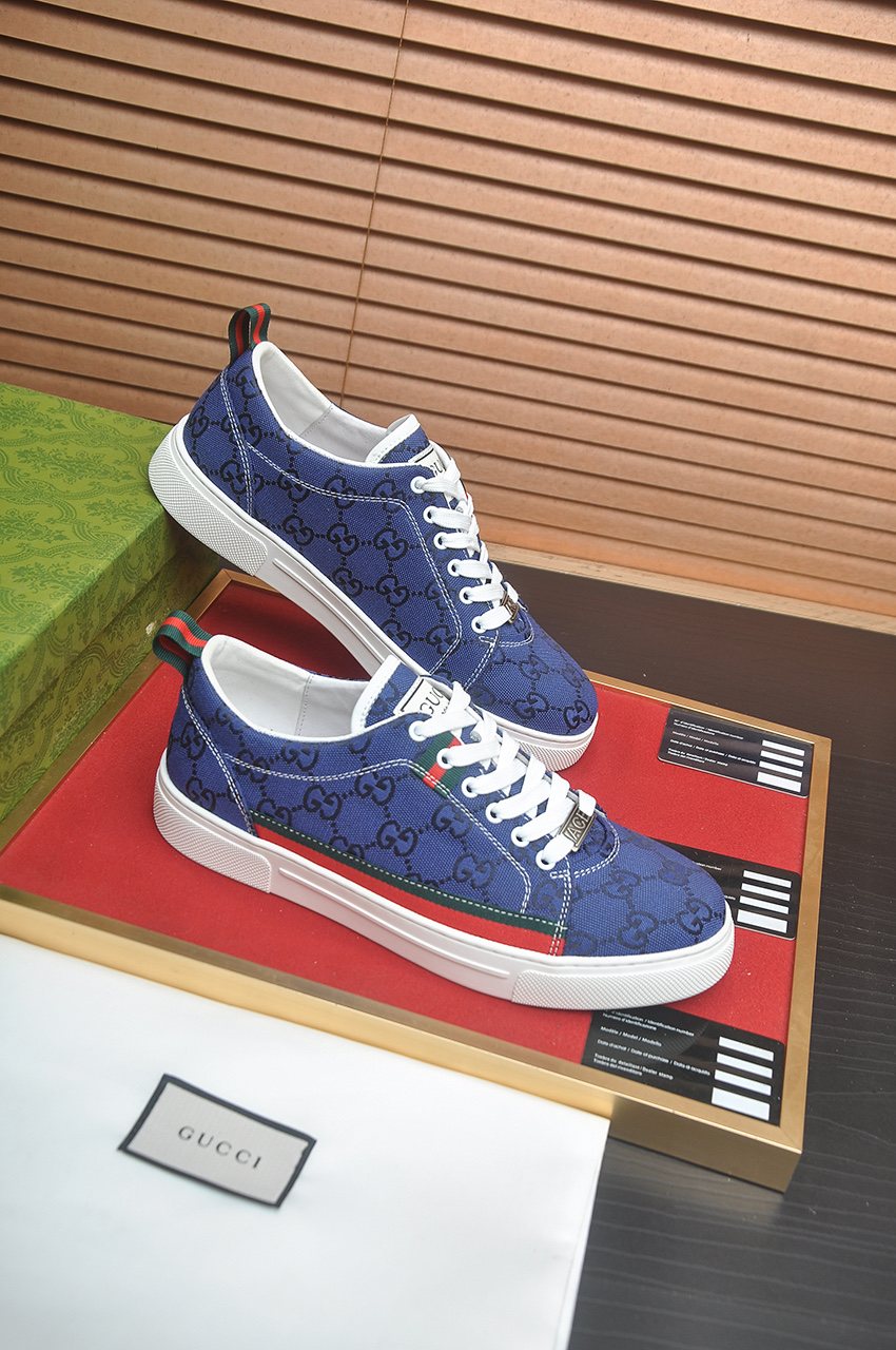 Gucci Stripe Low-Top Sneakers — front