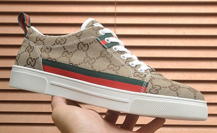 Gucci Stripe Low-Top Sneakers — hero