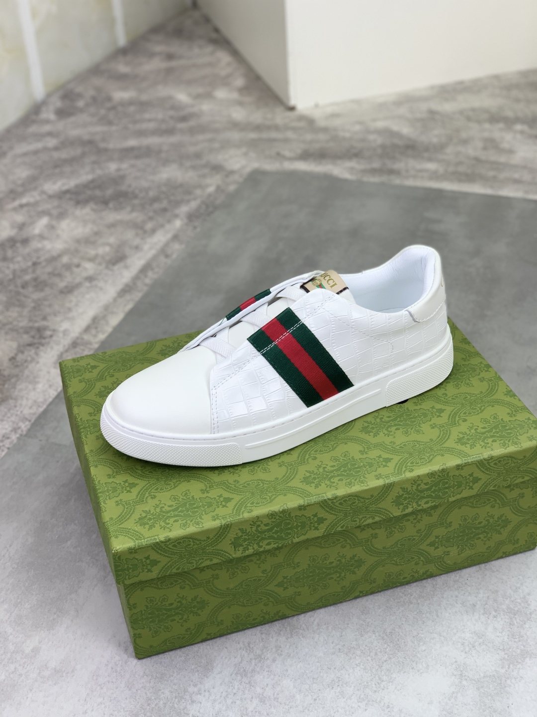 微商相册测试鞋子-Gucci Web Stripe Slip-On Sneakers — side