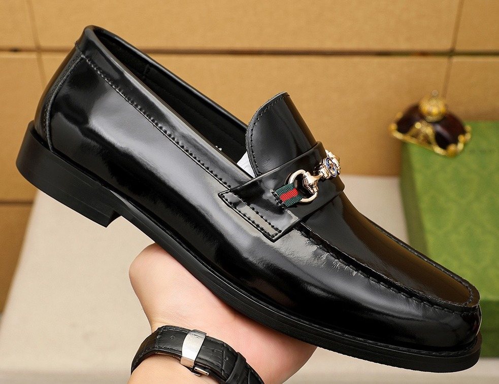 Gucci Black Metal Hardware Loafers — front