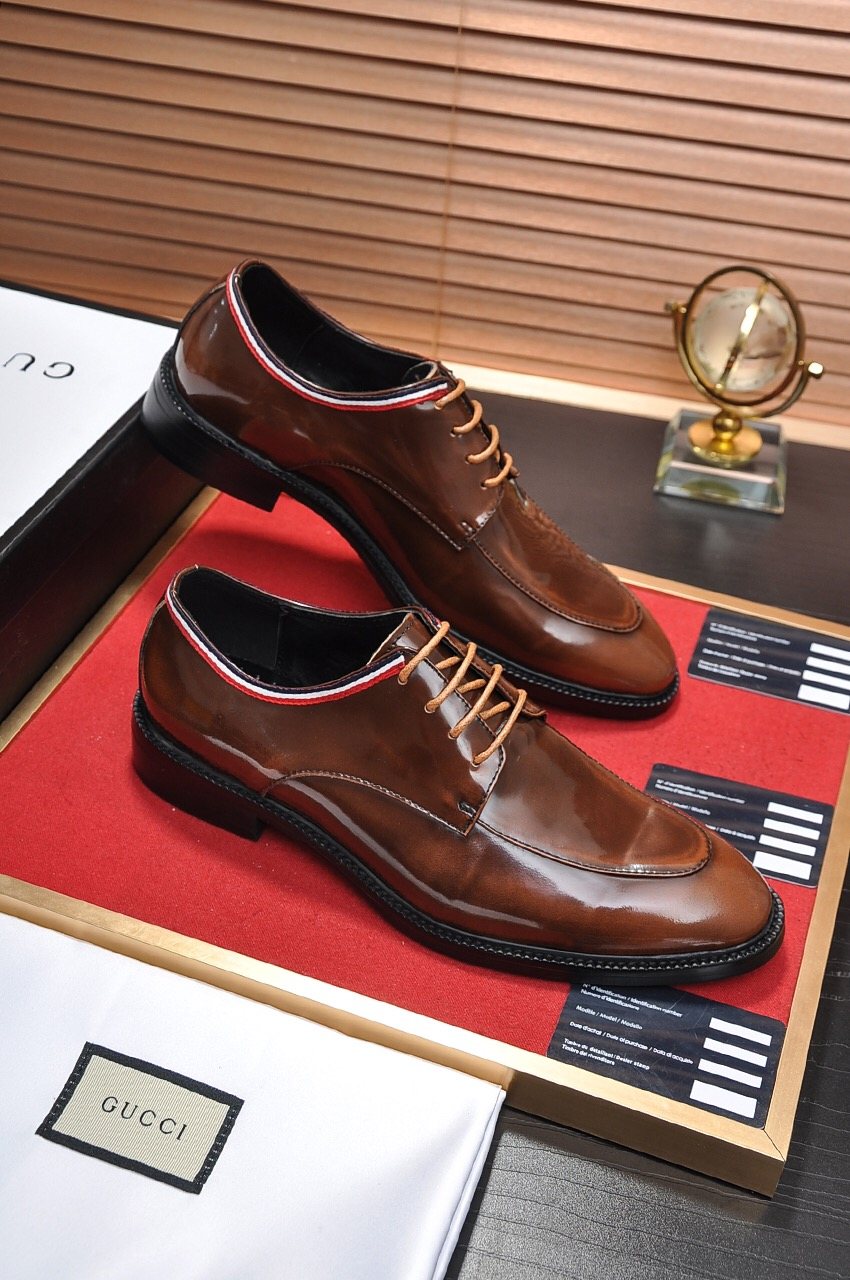 Gucci Polished Lace-Up Dress Shoes — front