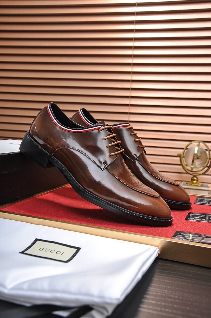 Gucci Polished Lace-Up Dress Shoes — front