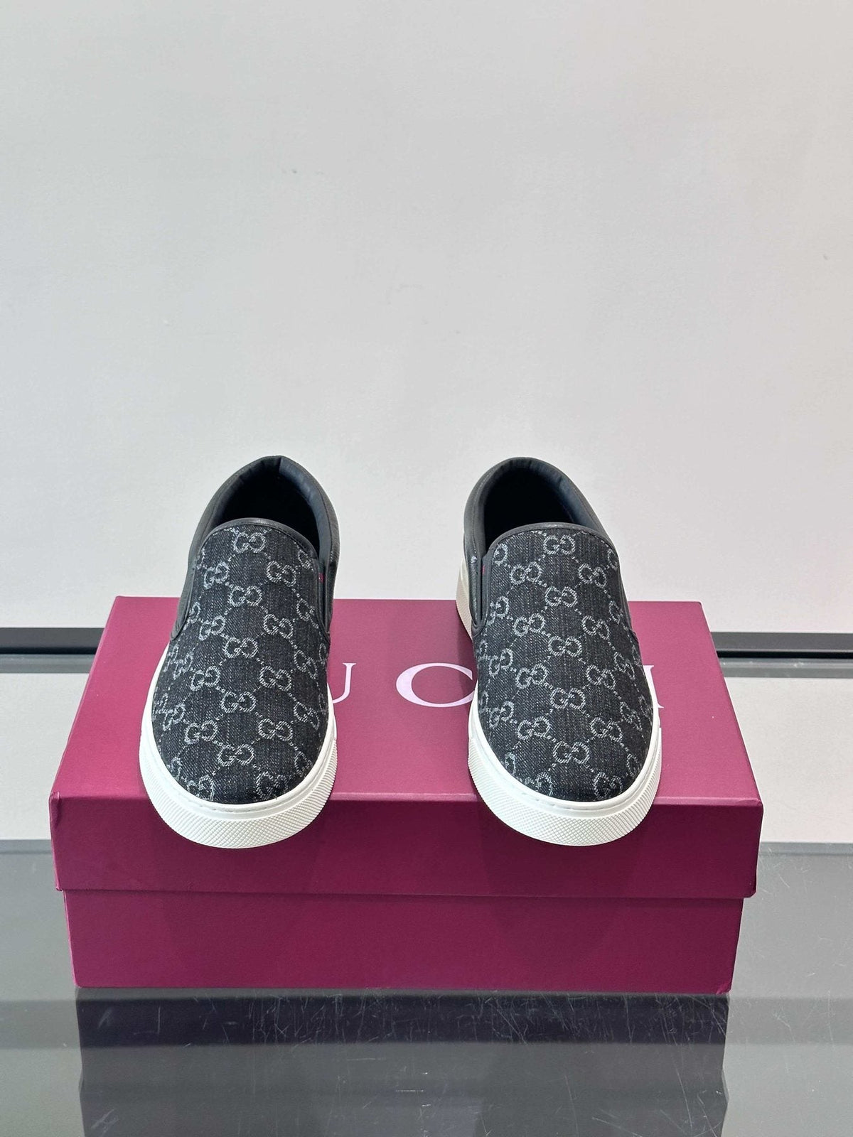 Gucci Patterned Slip-On Shoes — front