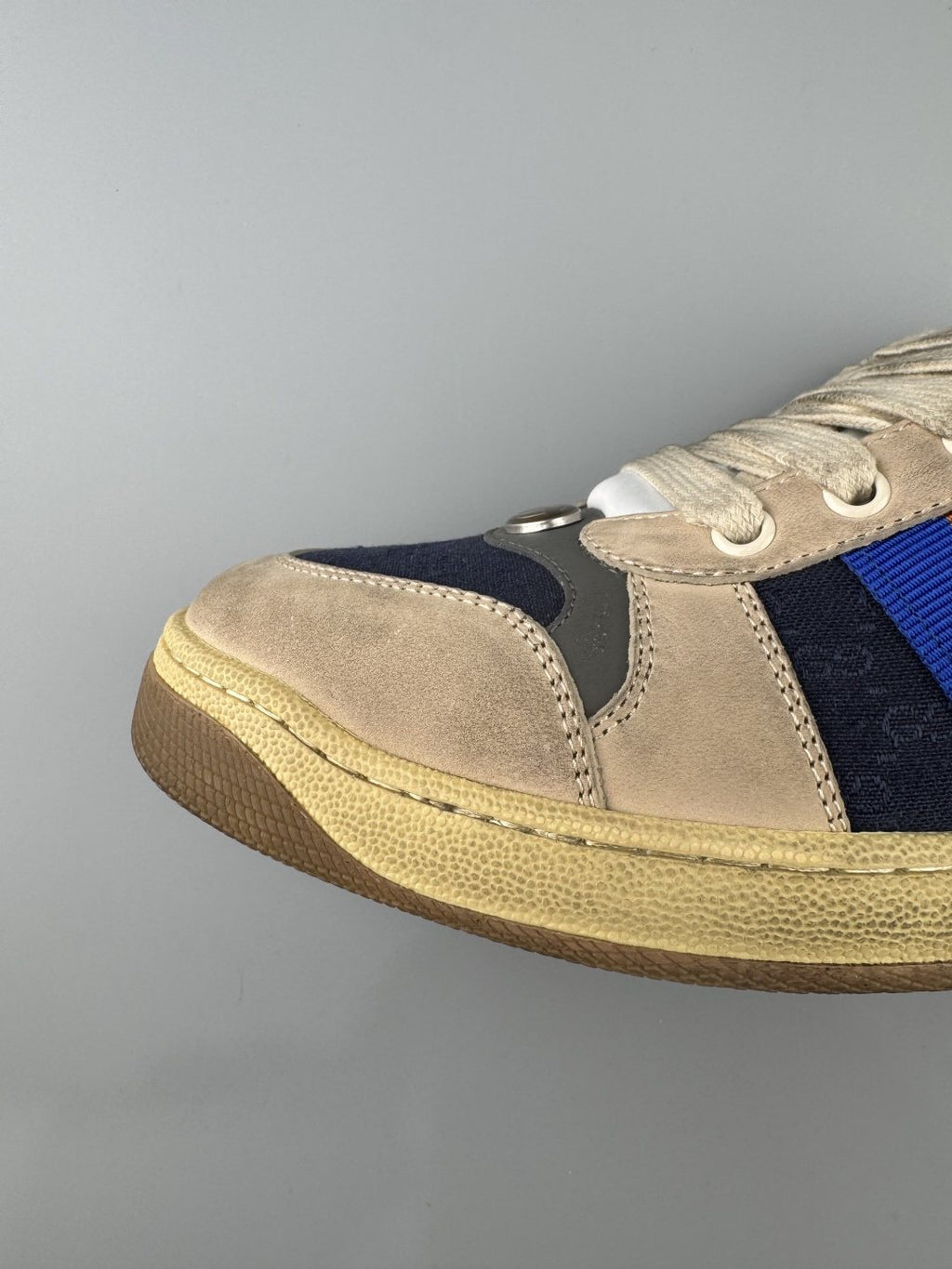 Gucci Beige Stripe Low-Top Sneakers — detail