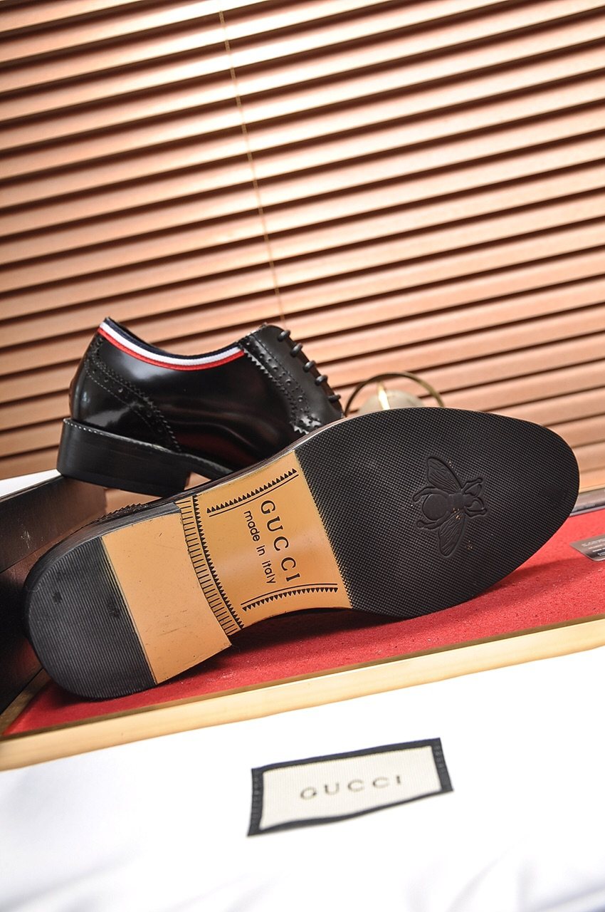 Gucci Black Burgundy Trim Lace-Up Dress Shoes — detail