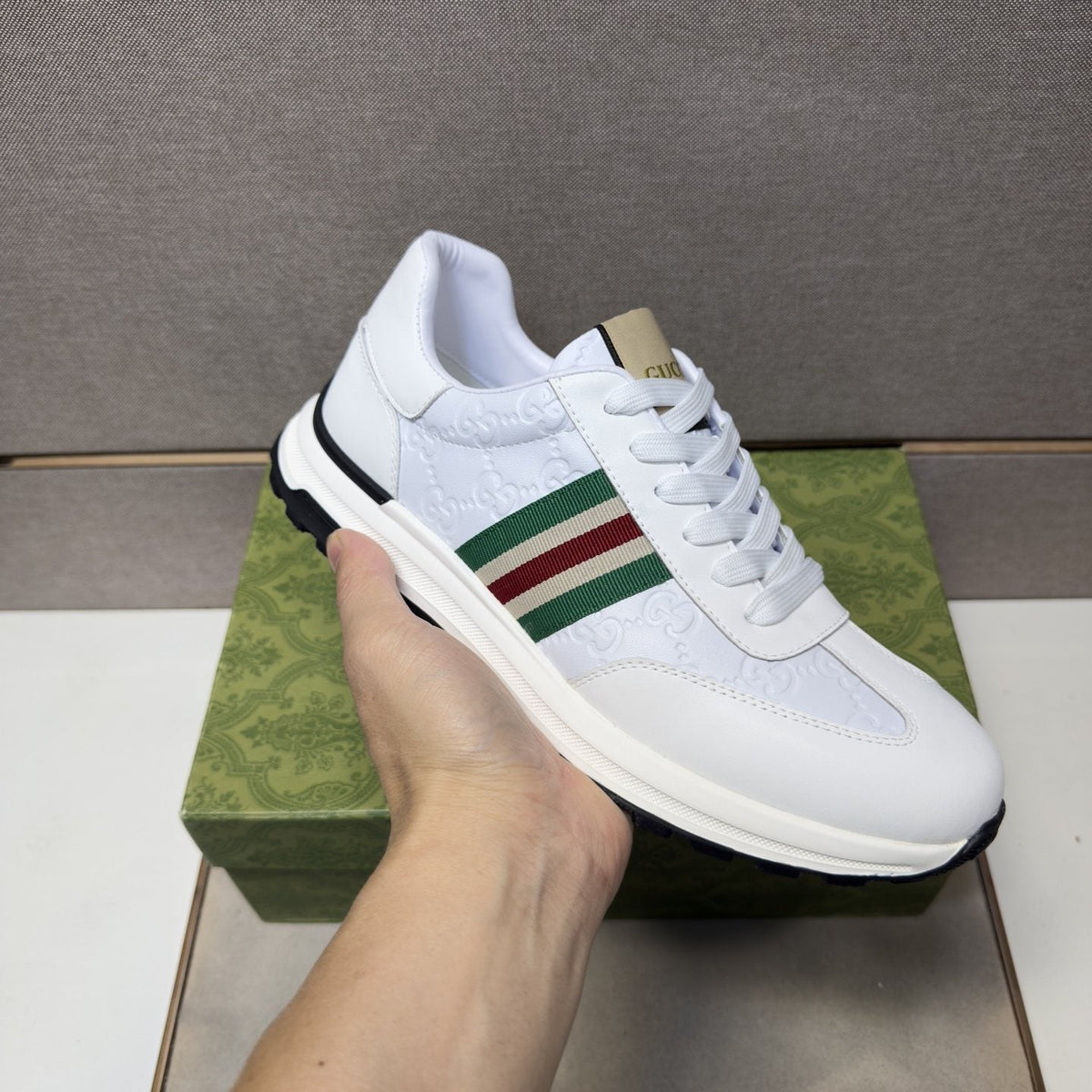 Gucci Striped Low-Top Sneakers — model