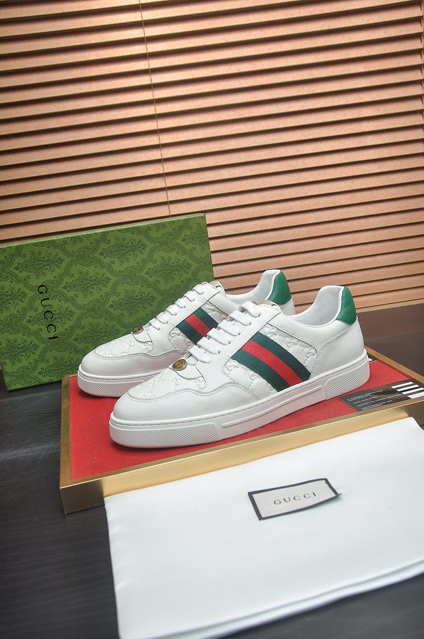 Gucci Green-Red Stripe Low-Top Sneakers — model