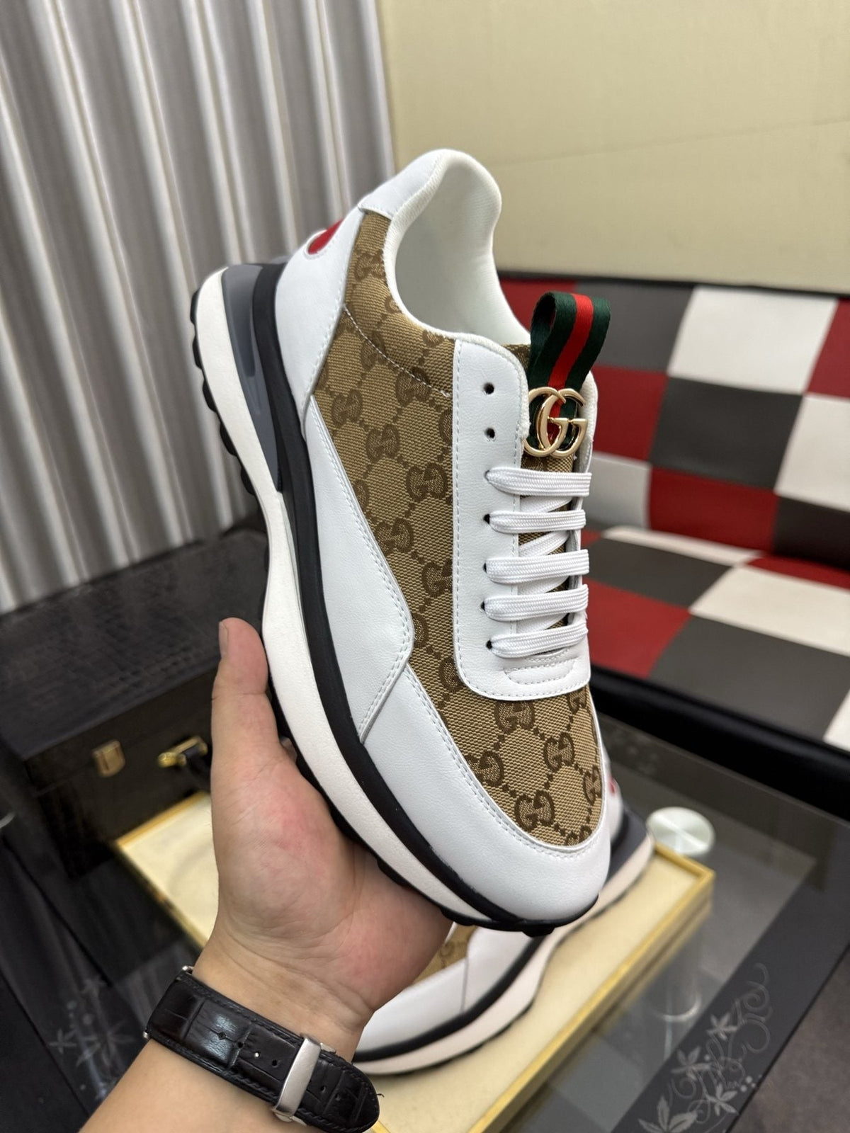 Gucci Patterned Panel Low-Top Sneakers — model