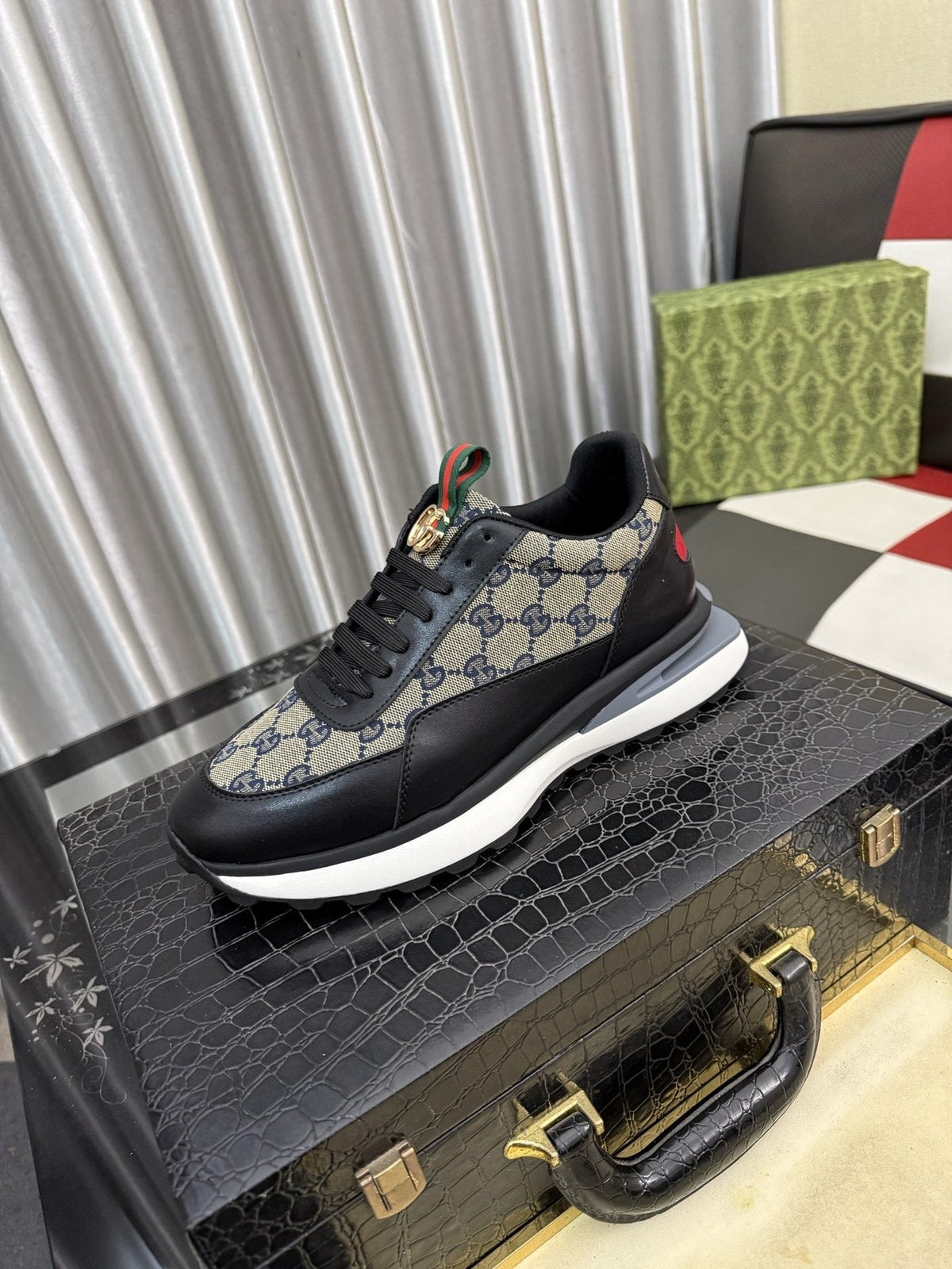 Gucci Patterned Panel Low-Top Sneakers — front