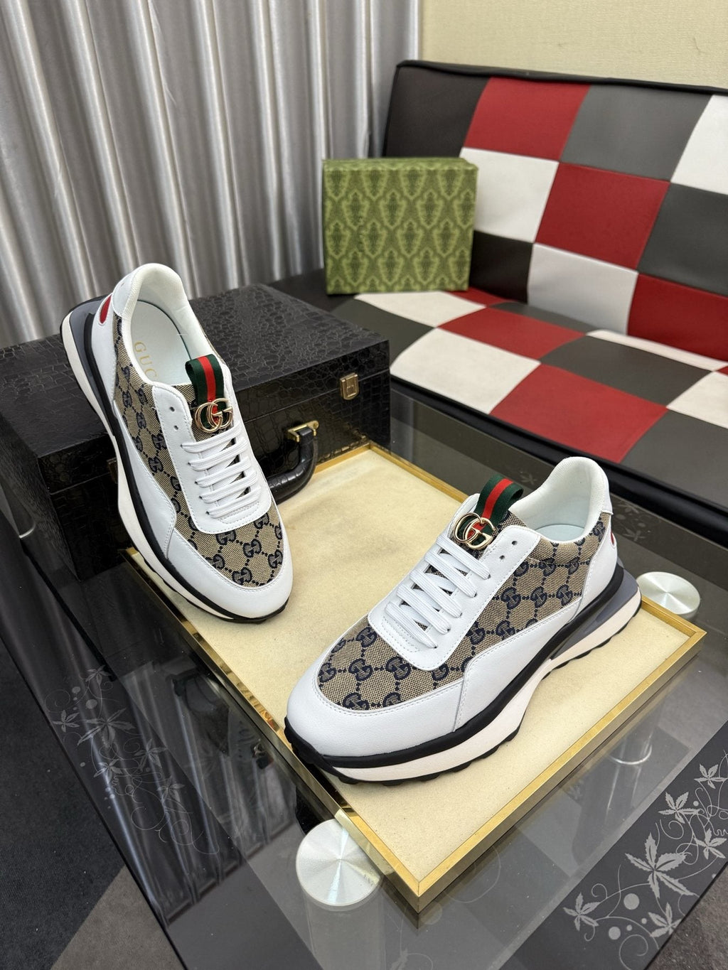 Gucci Patterned Panel Low-Top Sneakers — model