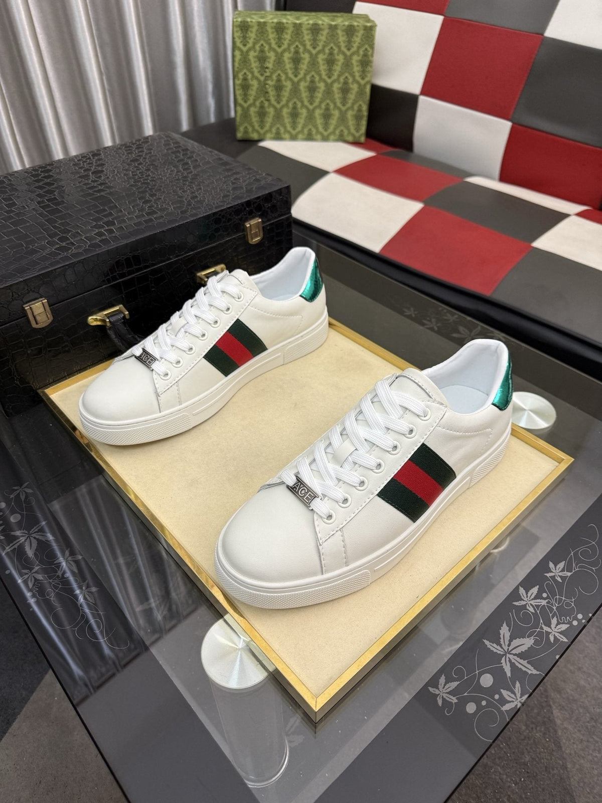 Gucci Stripe Low-Top Sneakers — front