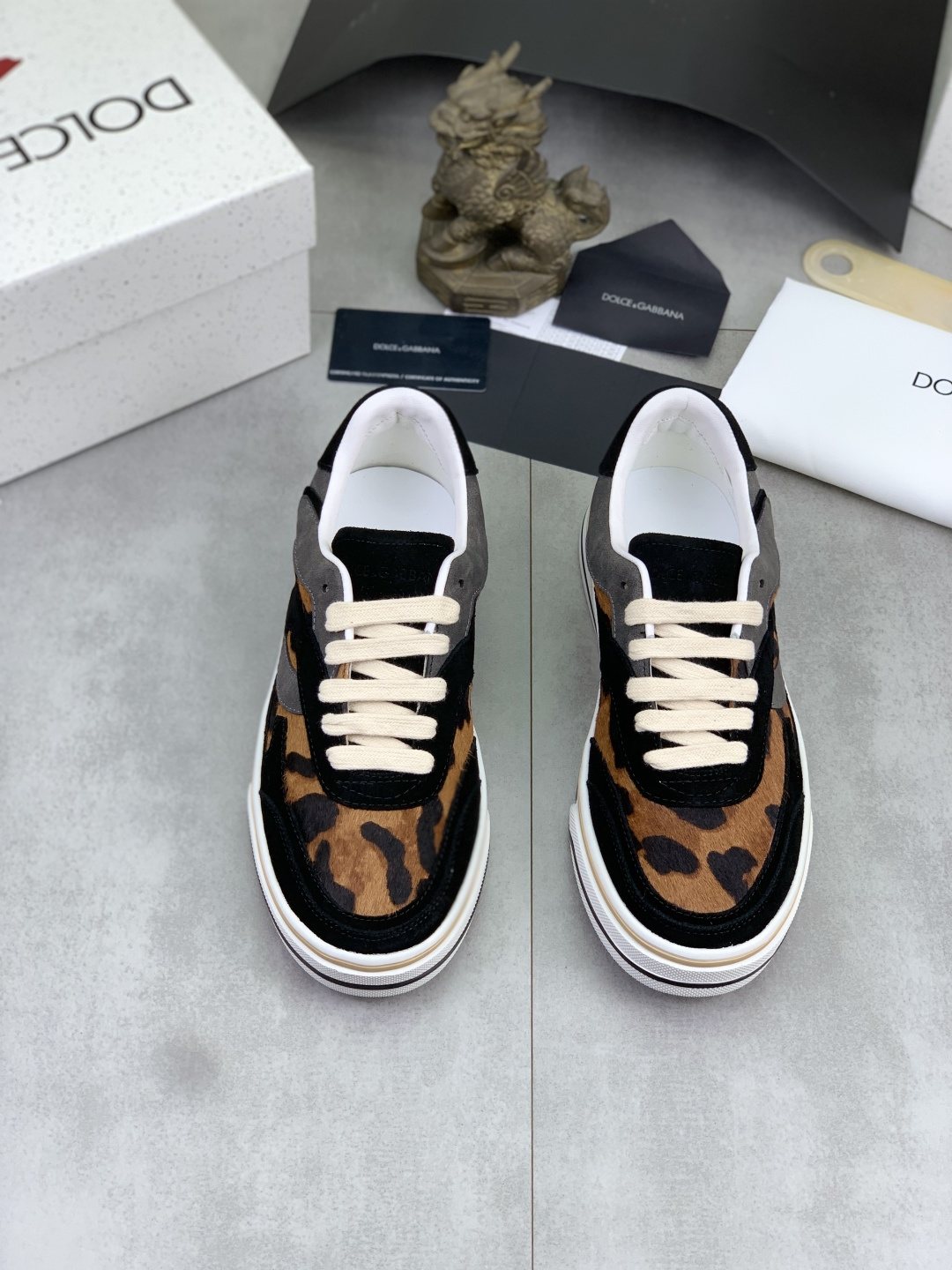 微商相册测试鞋子-Dolce & Gabbana Patterned Low-Top Sneakers — front