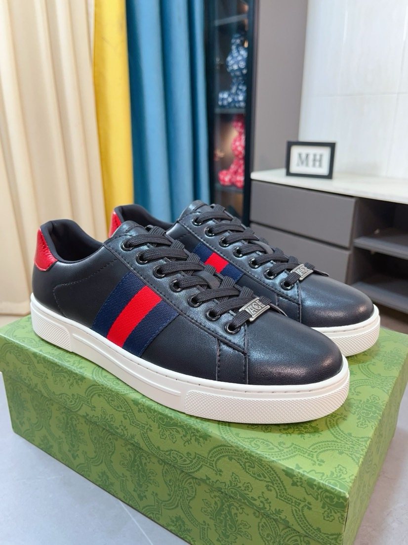Gucci Stripe Low-Top Sneakers — front
