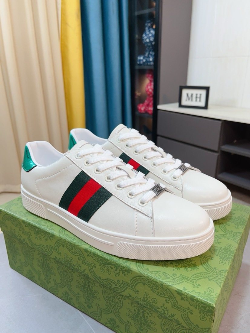 Gucci Stripe Low-Top Sneakers — front
