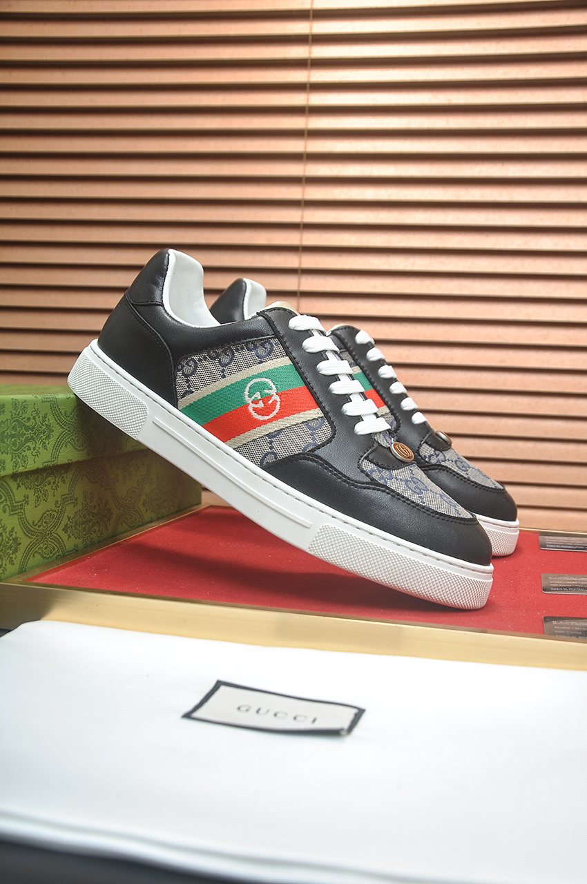 Gucci Red-Green Stripe Low-Top Sneakers — front