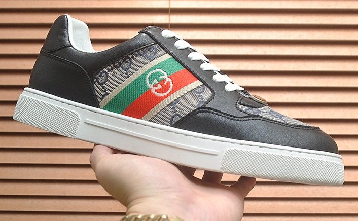 Gucci Red-Green Stripe Low-Top Sneakers — front