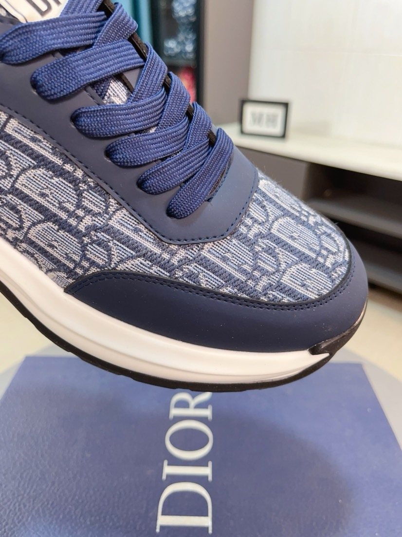 Dior Patterned Low-Top Sneakers — detail