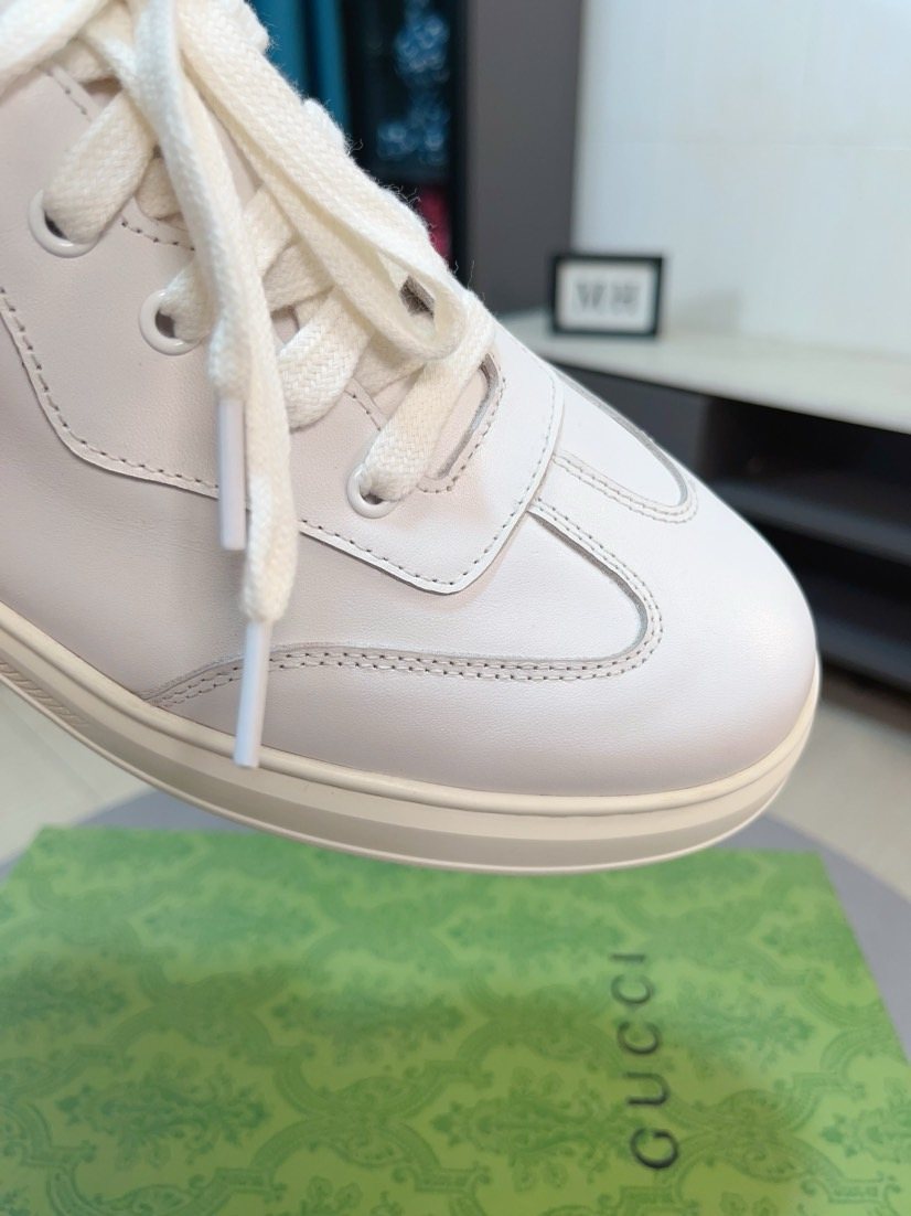 Gucci Low-Top Lace-Up Sneakers — detail