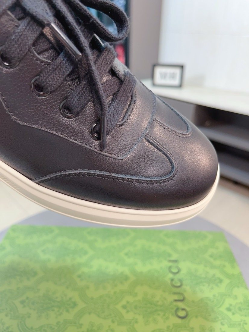 Gucci Low-Top Lace-Up Sneakers — detail