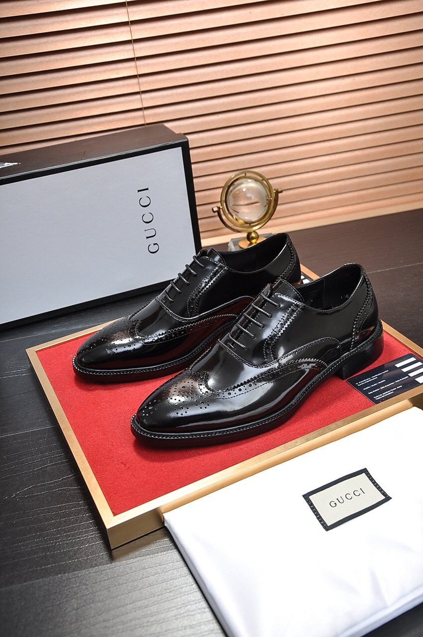 Gucci Glossy Brogue Oxford Shoes — front